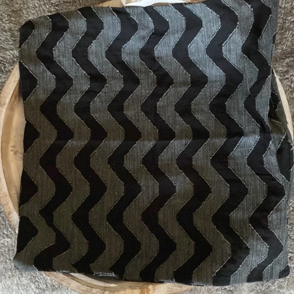 Set of 2 18” cotton linen BLACK & GRAY zig zag pillow shams New embroidered